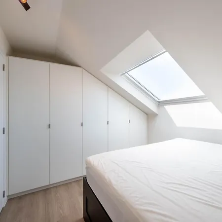 Plaza Z22 Located Near The